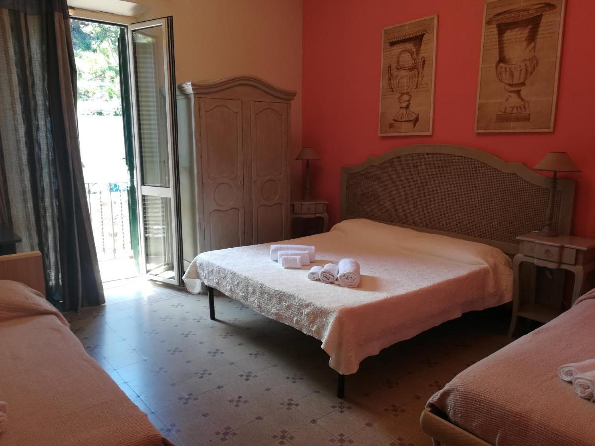 B&B A Due Passi Dal Mare Scilla Buitenkant foto